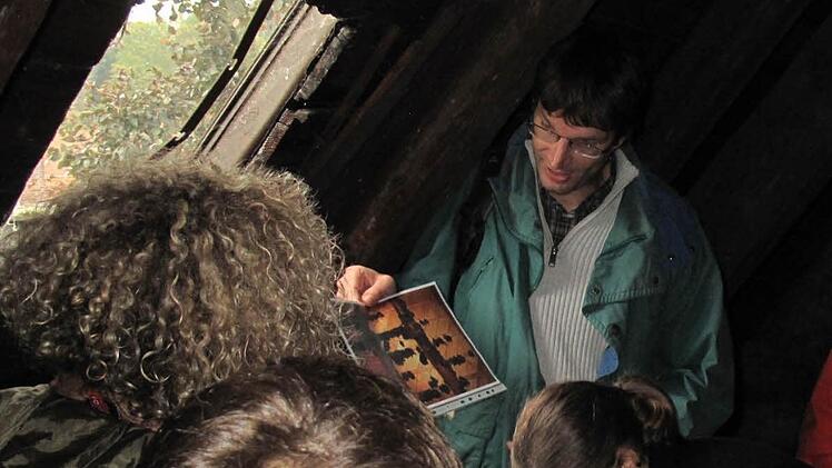 "Fledermaus-Dachboden-Atmosphäre" mit oder ohne Fledermäusen auf dem Dachboden der Kronacher Christuskirche Foto: Susanne Meier