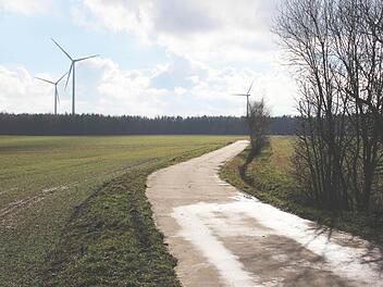 Auf diesem Gelände südlich der A3 plant die Gemeinde Wachenroth noch zwei Windräder. Foto: Andreas Dorsch