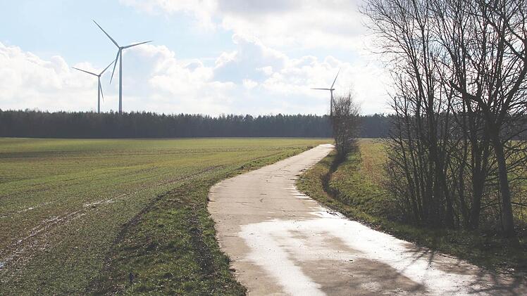 Auf diesem Gelände südlich der A3 plant die Gemeinde Wachenroth noch zwei Windräder. Foto: Andreas Dorsch