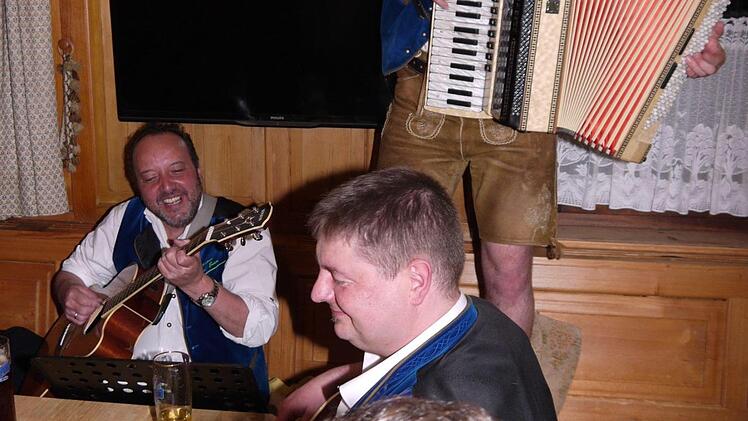 A echte Gaudi: das Wirtshaussingen in Ebersdorf bei Coburg. Foto: Berthold Köhler