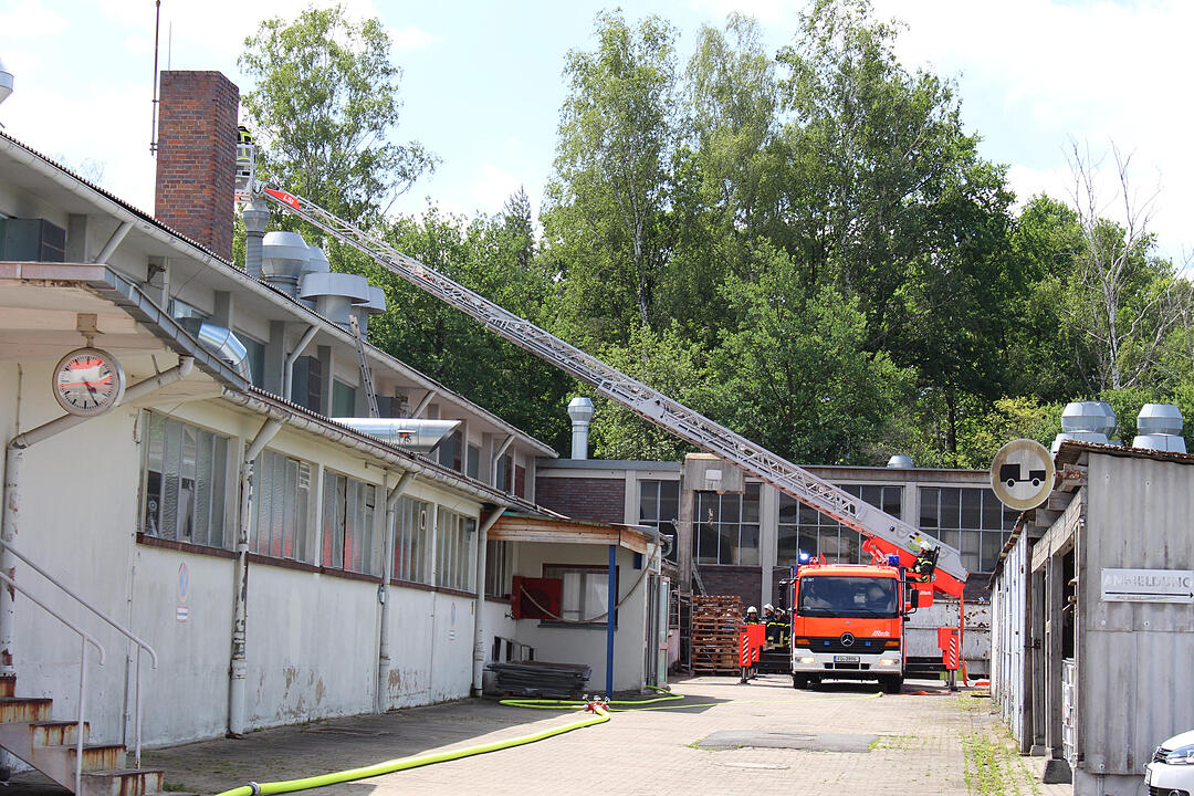 Feuer auf Fabrikgelände in Zirndorf