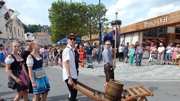 Am Sonntag fand ein Festzug zum Bierstadel statt. Foto: Horst Wunner