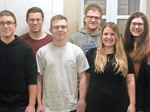 Der neu gewählte Vorstand des "Harsdorfer Bergvolks": (von links) Daniel Hahn, Nico Hübner, Kevin Schoberth, Jonas Grießhammer, Zweiter Vorsitzender Christopher Lauterbach, Vorsitzende Michaela Grießhammer, Lara Classen und Anne Kuhmann. Foto: Werner Reißaus