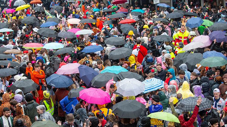 Vereinzelt Regen und milde Temperaturen bis Rosenmontag erwartet.