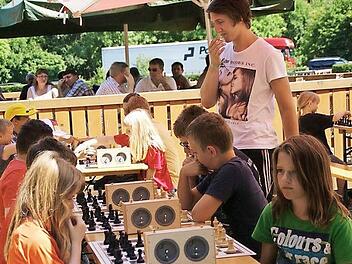 Der Austragungsort am Ölschnitzsee verleiht dem "Türmchenturnier" ein besonderes Ambiente.  Foto: privat