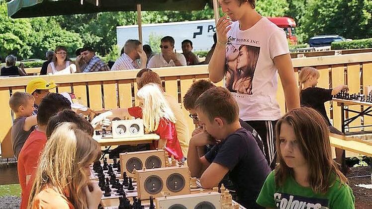 Der Austragungsort am Ölschnitzsee verleiht dem "Türmchenturnier" ein besonderes Ambiente.  Foto: privat