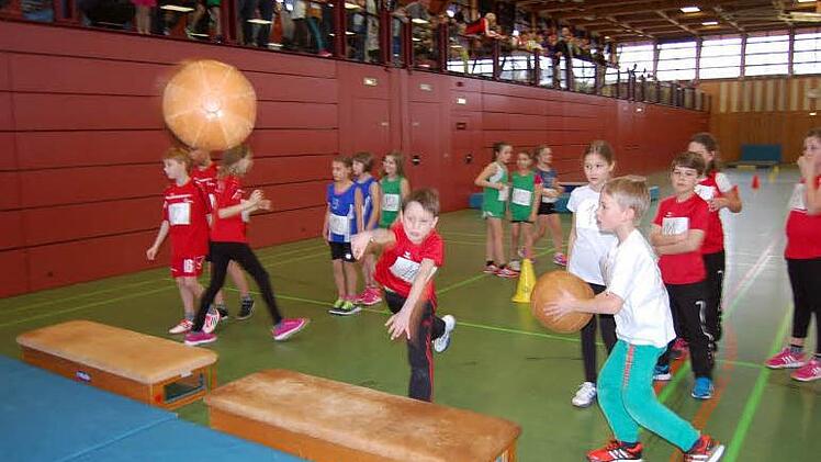 Max Hübner vom TSV Bad Staffelstein warf den Medizinball am weitesten. Fotos: Andreas Welz