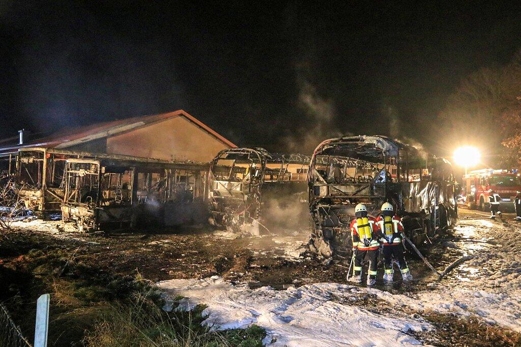 Großbrand bei Busunternehmen in Oberfranken