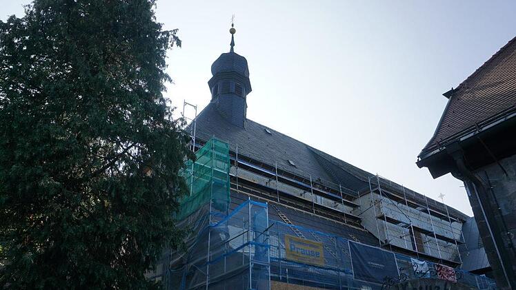 Vom Biergarten aus zu sehen: das neue Sakristeidach Foto:  Marion Eckert