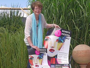 "Fashion Girl" lautet der Name des Plakatmotivs der zehnten Benefiz-Modenschau, die Elke Protzmann für den Samstag, 8. Oktober, vorbereitet. Das Motiv stammt von Linda Mauer, einer Schülerin aus der Klasse 10 b des Neustadter Arnold-Gymnasiums. Foto: Berthold Köhler