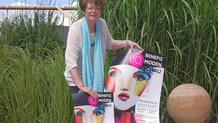 "Fashion Girl" lautet der Name des Plakatmotivs der zehnten Benefiz-Modenschau, die Elke Protzmann für den Samstag, 8. Oktober, vorbereitet. Das Motiv stammt von Linda Mauer, einer Schülerin aus der Klasse 10 b des Neustadter Arnold-Gymnasiums. Foto: Berthold Köhler