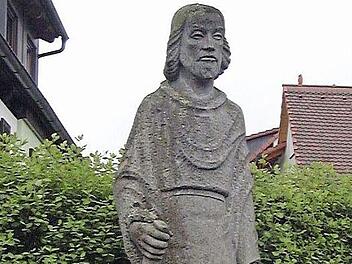 Die Josefsstatue steht heute noch am ursprünlichen Standort an der Damaschkestraße. Fotos: Manfred Welker