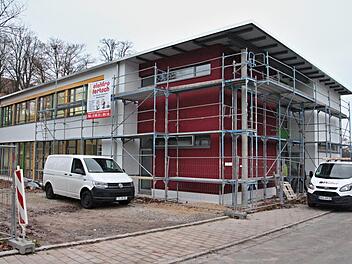 So zeigt sich gegenwärtig der Neubau der Mensa der Grundschule Ebern von außen.Helmut Will