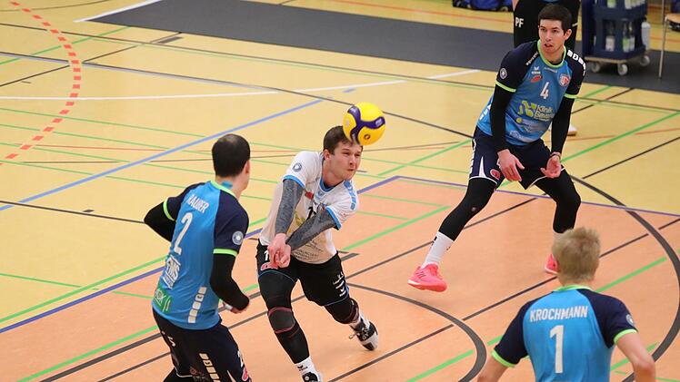 Lukas Baden (Mitte) wurde gegen M&uuml;hldorf zum MVP gew&auml;hlt. Er lobte aber das gesamte Hammelburger Team.