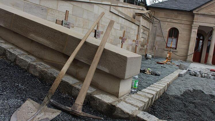Der Friedhof in Wallenfels war sowohl für den Architekten als auch für die Bauarbeiter eine Herausforderung. Foto: Lisa Kieslinger