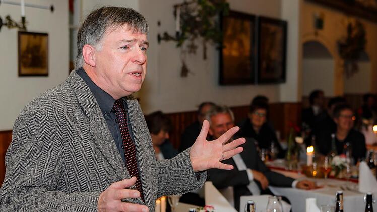 Rüdiger Baumann reist in die Vergangenheit der Bayerischen Rundschau, entdeckt dabei Kurioses und Amüsantes und philosophiert über die Rolle der Zeitung in  der modernen Informationsgesellschaft.Matthias Hoch