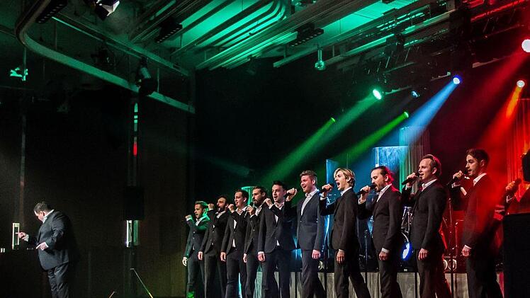 "Best of" lautete das Motto beim Gastspiel der Show "The 12 Tenors" im sehr gut besuchten Coburger Kongresshaus.Foto: Jochen Berger