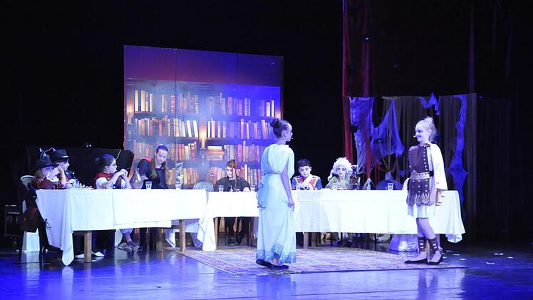 Das Gespenst von Canterville nach Oscar Wild wurde als Kindermusical im Kissinger Kurtheater aufgeführt. Foto: Peter Klopf