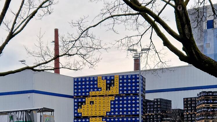 Bayreuth: Brauerei Maisel mit Weihnachtsaktion - Mitarbeiter bauen "Kastenkunstwerk"
