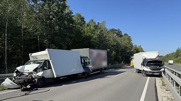 Unfall nach Panne im Kreis F&uuml;rth: Drei Personen verletzt