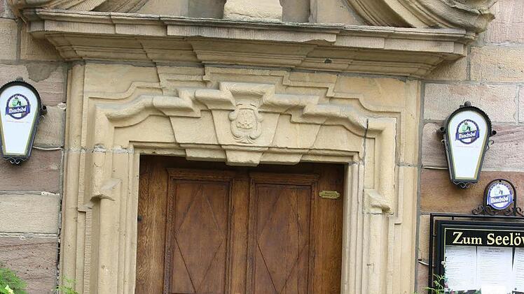 Vom Baumeister Hoffmann stammt nicht nur die Spitalkirche, sondern auch der Barockbau des Gasthofs "Zum Seelöwen". Foto: Katrin Geyer