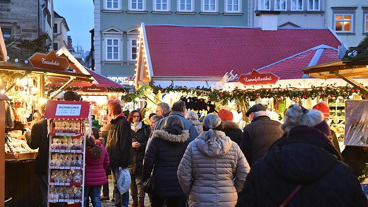 Impressionen von der Eröffnung des Coburger Weihnachtsmarktes. Foto: Ronald Rinklef
