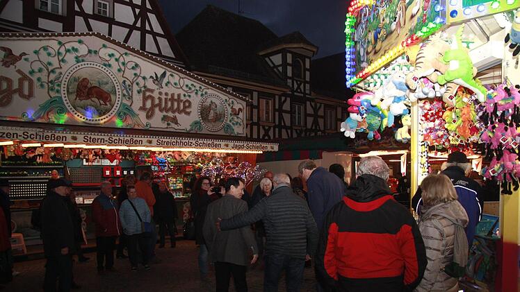 Impressionen vom Auftakt der Martini-Kirchweih    Foto: Richard Sänger