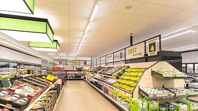 Farbenfroh, gro&szlig;z&uuml;gig, aufger&auml;umt und modern - Der Luxus-Aldi in Regensburg. Der Fokus liegt ganz klar auf Frische. Bild: Aldi S&uuml;d