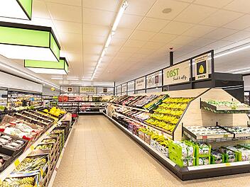 Farbenfroh, großzügig, aufgeräumt und modern - Der Luxus-Aldi in Regensburg. Der Fokus liegt ganz klar auf Frische. Bild: Aldi Süd