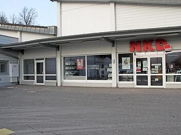 In den ehemaligen Schlecker-Markt in Altenkunstadt (links im Bild neben dem Bekleidungsgeschäft NKD) zieht kein Spielcasino ein. Der Bebauungsplan sieht nur die Ansiedlung von Einzelhandelsgeschäften vor.