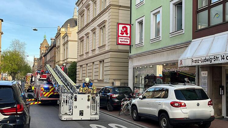Feuerwehr zu Wohnung in Bamberger Innenstadt alarmiert - aufsteigender Rauch gemeldet