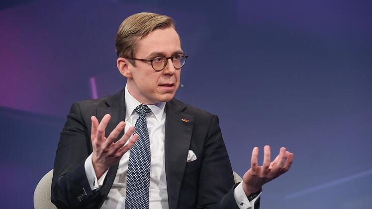 "Lifestyle-Teilzeit"? Philipp Amthor h&auml;lt es f&uuml;r wichtiger "dar&uuml;ber zu reden, wie wir Pflege, Betreuungsstruktur sowie die Vereinbarkeit von Familie und Beruf st&auml;rken".