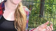 Ronja Müller-Mertel hatte ein Glücksarmband und ein Glücksschwein dabei. Süßes, ein Brötchen und drei Liter Getränke haben auch ausgereicht.