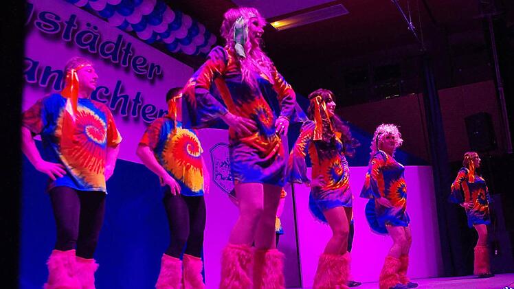 Mit "Hot Name aus Tüschnitz" ging es mit einem Abba-Medley zurück in die 70-er Jahre.  Foto: Heike Schülein