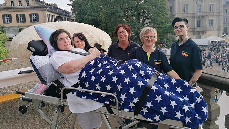 Coburg: W&uuml;nschewagen erf&uuml;llt schwerkranker Jutta lang ersehnten Traum - "unvergesslicher Abend"