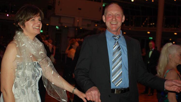 Hubert Präcklein, 52 Jahre, und seine Ehefrau Annette Wank-Präcklein freuten sich über die Gelegenheit, die etwas eingerosteten Tanzkünste aufzufrischen.