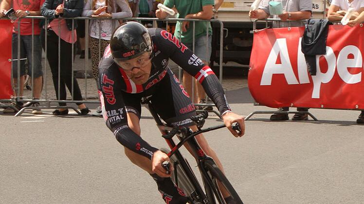 Mit großer Geschwindigkeit nahmen die Fahrer auch die Kurven in der Stadt Haßfurt.