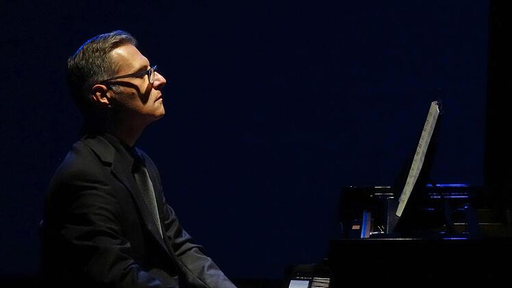 Impressionen vom Liederabend in der Coburger Reithalle: Antonio Grimaldi.Foto: Jochen Berger