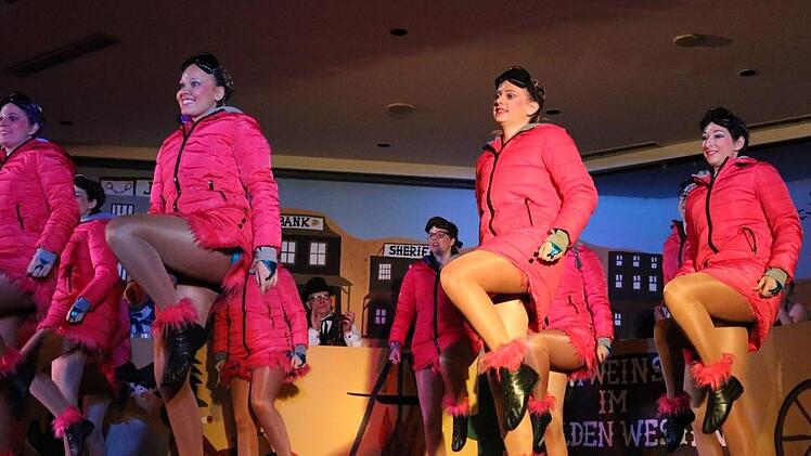Die Showtanzgarde Heubach legte mit ihrem Hüttentraum eine heiße Nummer auf das Parkett.Janina Reuter