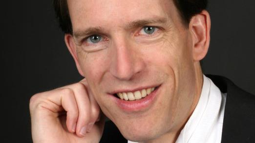 Der studierte Kirchenmusiker Florian Engelhardt lädt zur ersten Orgeltour nach Höchstadt ein.  Foto: p