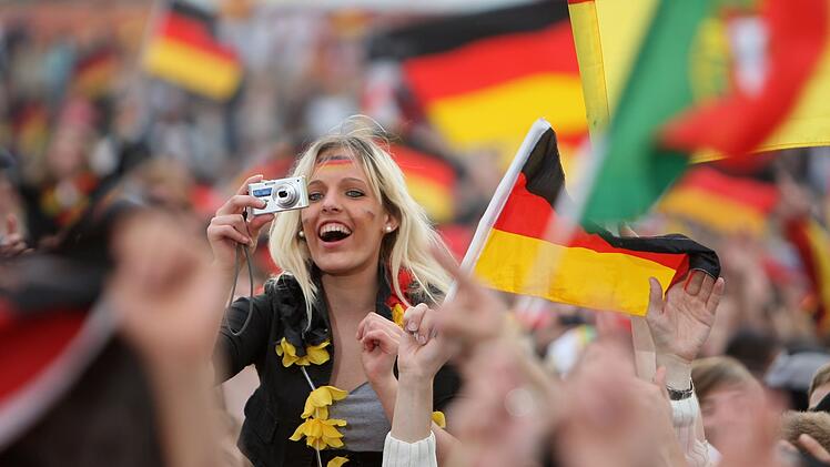 2008 in Hamburg: Auch damals fesselte die Europameisterschaft die Massen in Deutschland. Gelingt es auch 2024, die Stimmungswelle durchs Land schwappen zu lassen?
