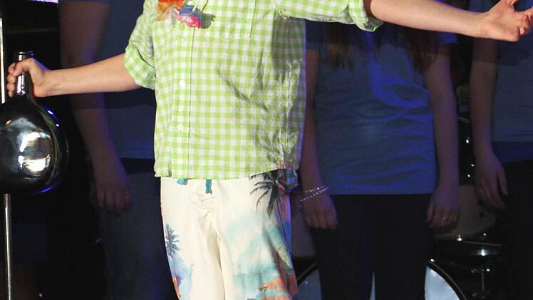 Ja, das Leben ist schön! Luca Heppel gab den Sonnyboy Dyonysos.