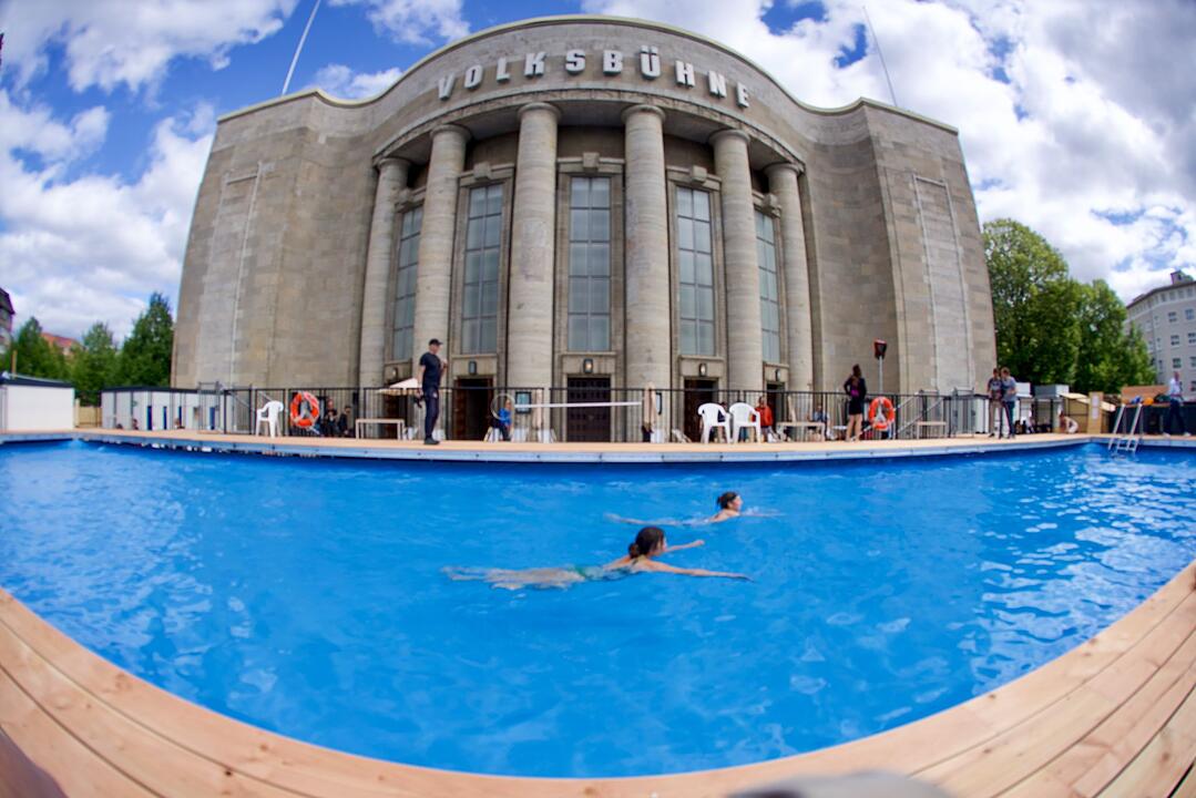 Baden vor der Volksb&uuml;hne