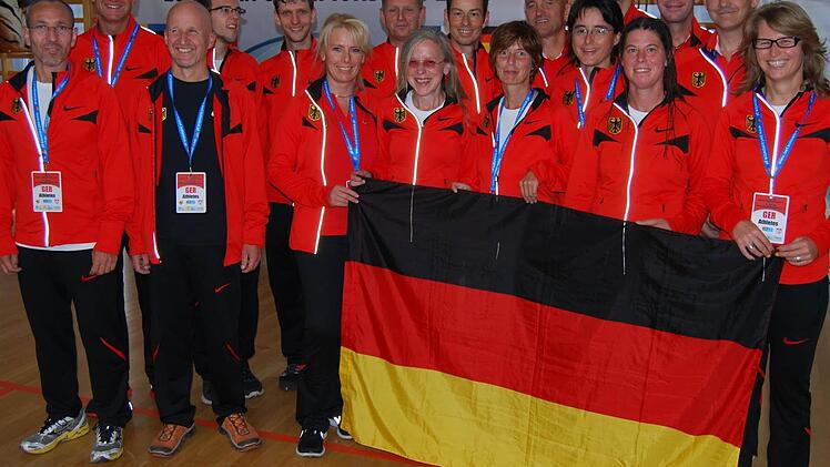 Marika Heinlein (vorne, Mitte) und die deutsche Nationalmannschaft bei der WM 2012. Foto: Heike Horschig