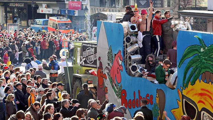 Franken kann Fasching: Der Würzburger Faschingsumzug ist der größte Süddeutschlands. Foto: Karl-Josef Hildenbrand/dpa