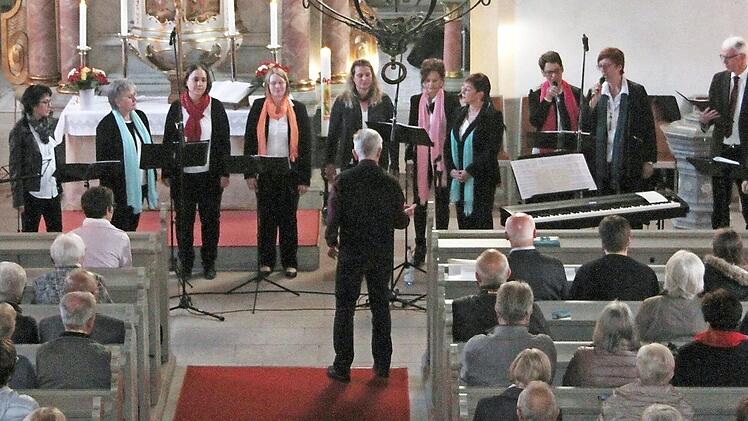 Bei einem Benefizkonzert für das evangelische Gemeindehaus in Mangersreuth präsentierte die Gesangsformation "Sound of faith" Lobpreis- und Gospellieder. Foto: Sonny Adam