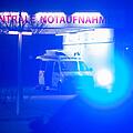 Eine Frau griff am Samstag Polizisten in einer Notaufnahme in Nürnberg an.  Symbolfoto: Julian Stratenschulte/dpa