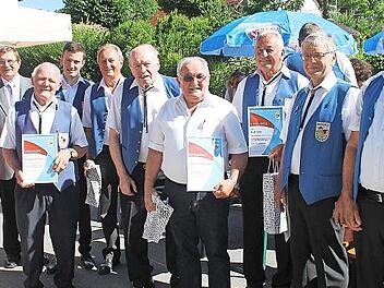 Die Gr&uuml;ndungsmitglieder wurden geehrt (v.&nbsp;l.): B&uuml;rgermeisterin Christiane Meyer, Kreisehrenvorsitzender Georg Schirner, Andreas M&auml;nnlein, Zweiter Vorsitzender Jakob L&auml;ngenfelder, Alfons Kraus, Rudi M&auml;nnlein, Hermann Wiemann, Rudi G&ouml;tz, Alfons Herb...