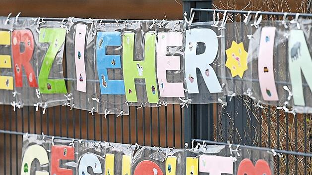 In Kindergärten und Kitas fehlt es an Personal. Jetzt gibt es ein Programm für Quereinsteiger und zur Weiterbildung, das nicht nur den Einrichtungen helfen soll.