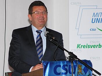 Staatssekretär Franz Josef Pschierer beim Mittelstandsgespräch in Haßfurt. Fotos: Günther Geiling